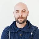 headshot of Leslie Alexander